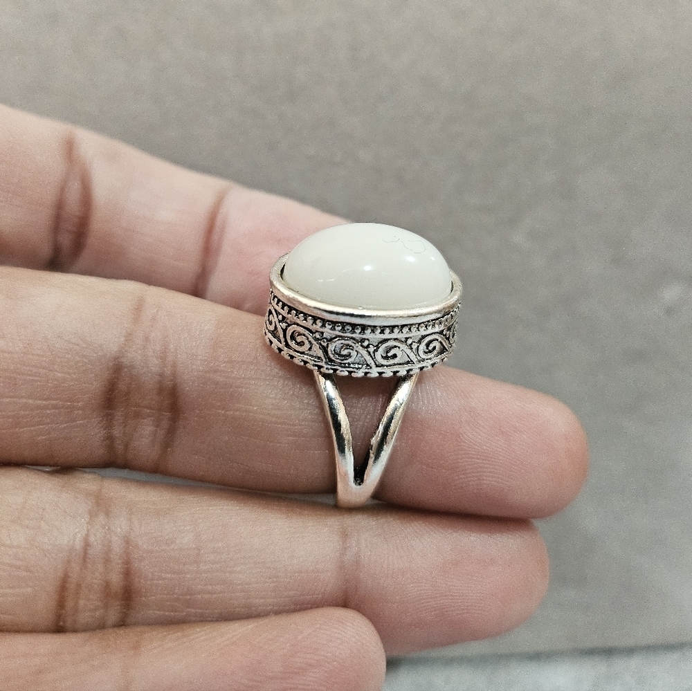 Oval Cocktail Ring - Picture 5 of 6